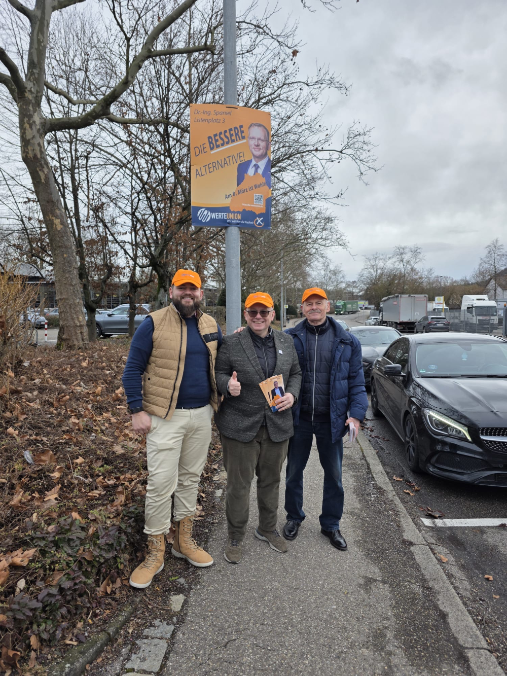 Flyerverteilung vor dem Mercedes Getriebe Werk Hedelfingen am 13.02.2026